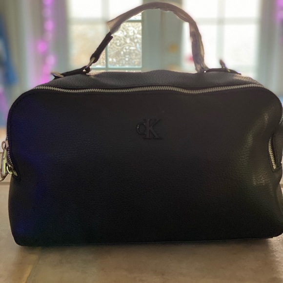 Gorgeous Black Leather CK Bag - Picture 5 of 16